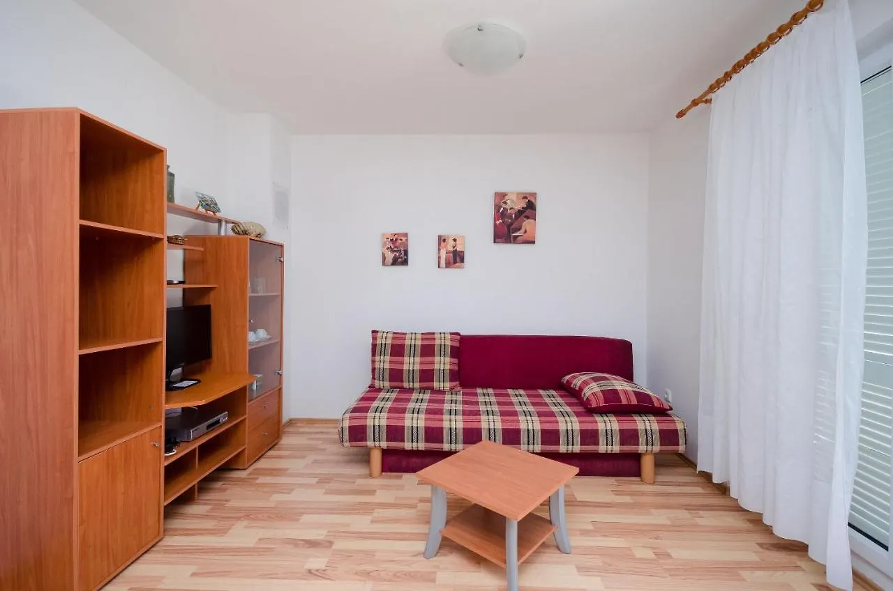 Apartments Blazenka Banjol 0*,