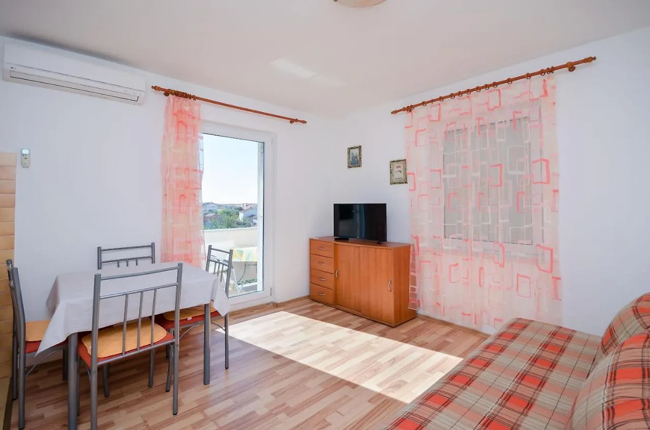 Apartments Blazenka Banjol 0*,